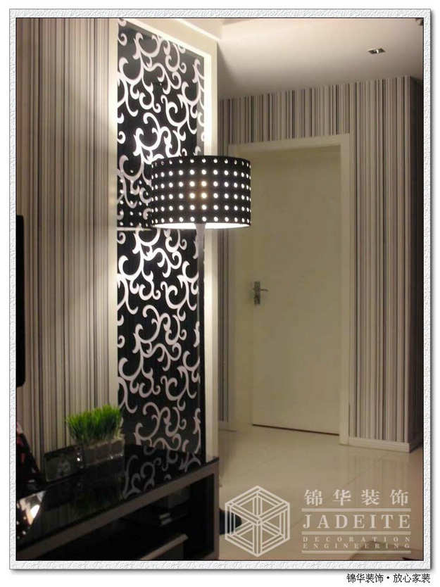 �ڴ��������������ǽֽ��ͬʱ����ڰ׻�ɫ��ǽֽʹ�ÿռ���鶯
