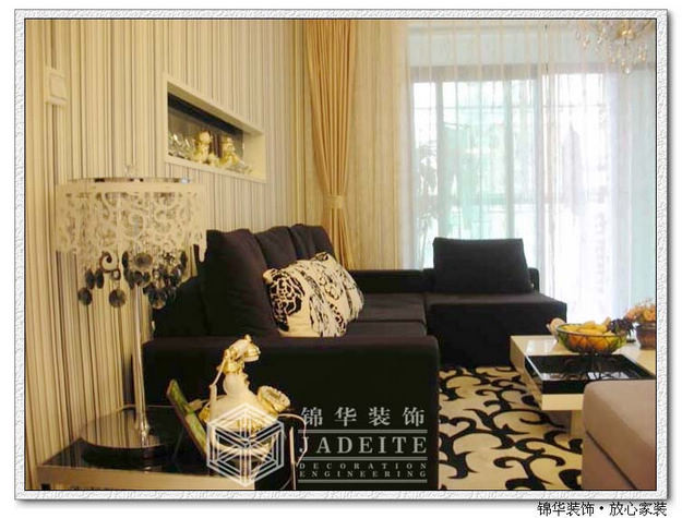 ����Ҳ�Ժڰ�ɫΪ������ɫ����ɳ����ڰ׵�̺�����ںϣ�ɳ������ǽ����Ƕװ�ο�ʹ�ÿռ����Ծ