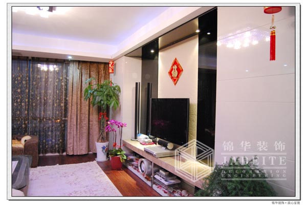 �ô��Ĵ�ש�ڰ�������ɵ��ӱ���ǽ ��Լ֮�в�ʧ����������ʯ�Ƴɵļ�Լ���ӹ�����ڷſռ䣬�����õİ�ɳ�����ꡢ������������